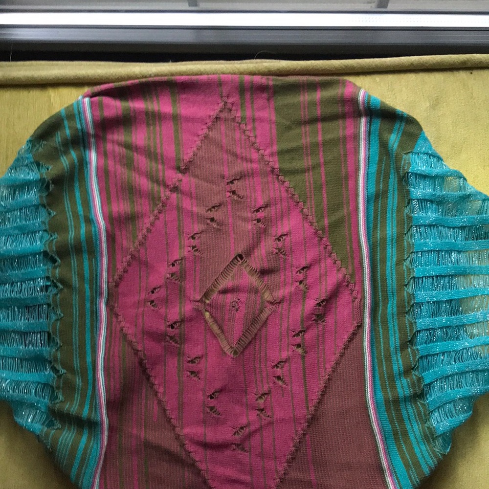 Costa shrug - Picture 2 of 2